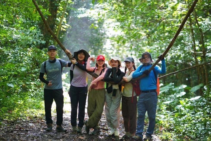 Vườn quốc gia Cát Bà là lựa chọn lý tưởng cho người thích trekking, khám phá thiên nhiên và tìm một trải nghiệm khác ngoài biển.